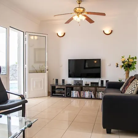 Villa Stunning 4 Bedroom In Prime Location Playa Blanca (Lanzarote)