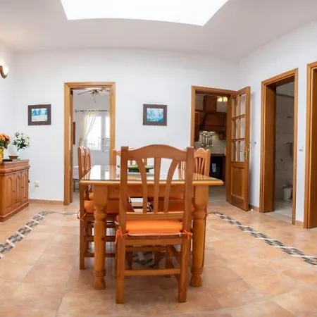 Stunning 4 Bedroom In Prime Location Villa Playa Blanca (Lanzarote)